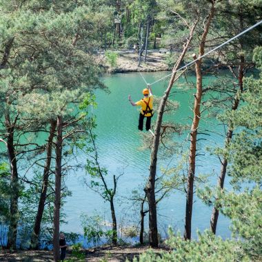 zipline_over_vijver